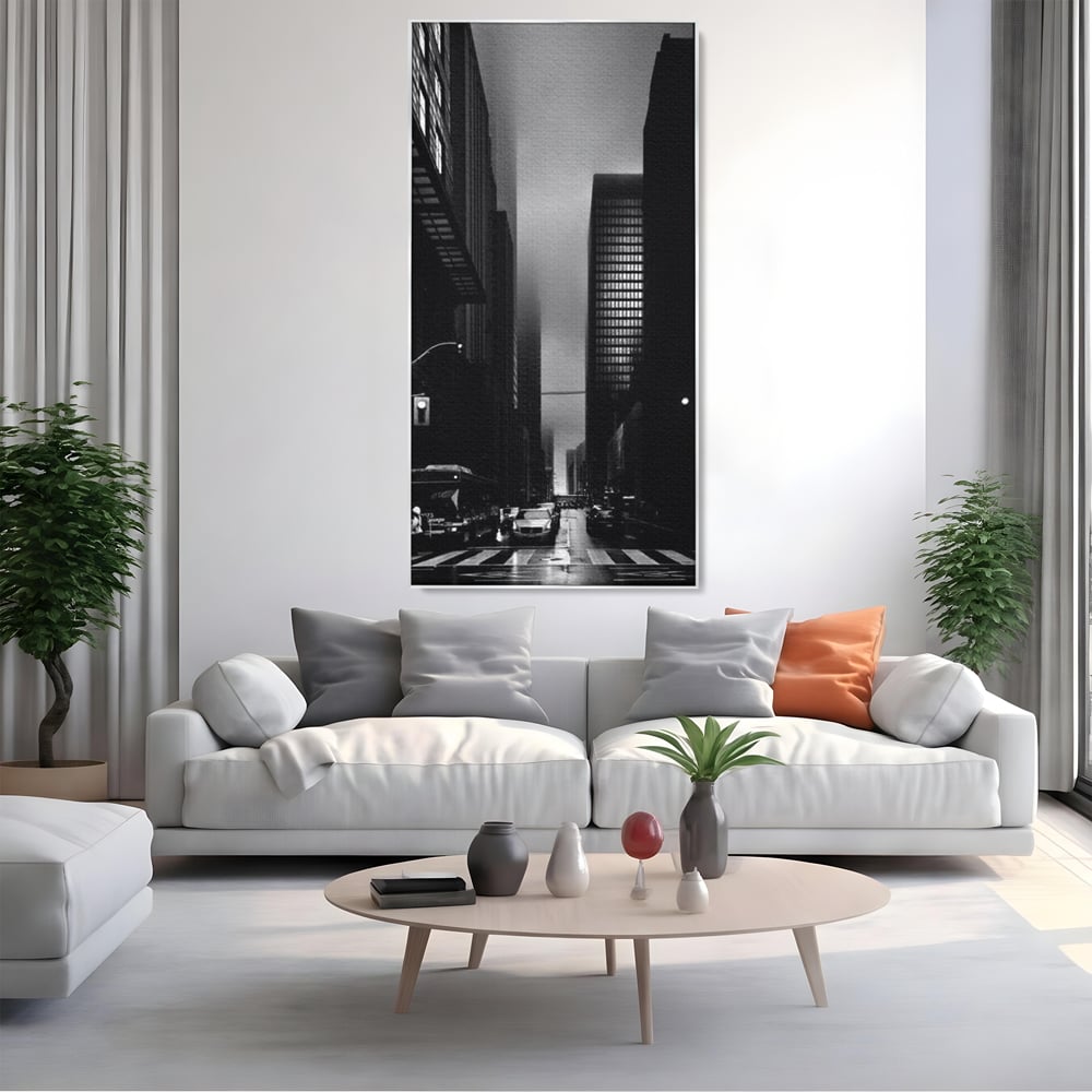 Tablou canvas cu tablou canvas cu oras in ceata, in rama de aluminiu argintiu, pe perete intr-un living